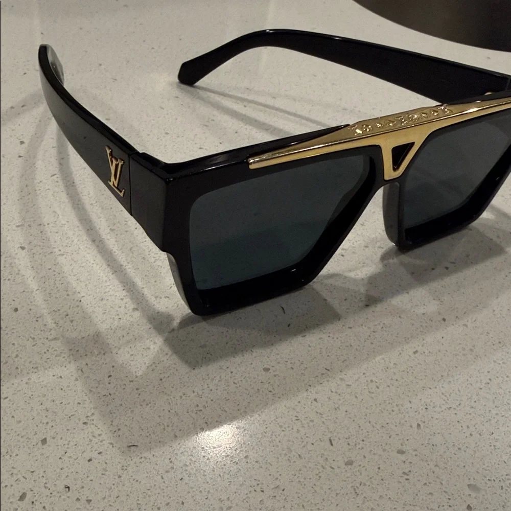 Louis Vuitton Black Sunglasses with Gold Accents - Picture 6 of 7
